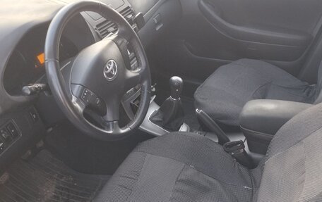 Toyota Avensis III рестайлинг, 2006 год, 750 000 рублей, 3 фотография