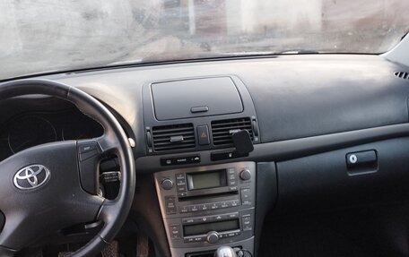 Toyota Avensis III рестайлинг, 2006 год, 750 000 рублей, 2 фотография