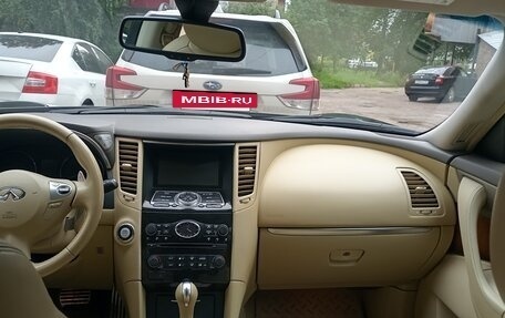 Infiniti QX70, 2016 год, 2 800 000 рублей, 10 фотография