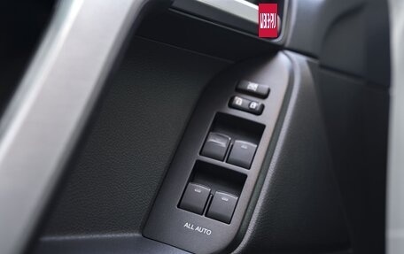 Toyota Land Cruiser Prado 150 рестайлинг 2, 2019 год, 5 195 000 рублей, 12 фотография
