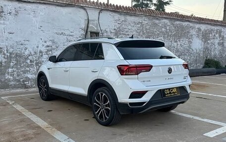 Volkswagen T-Roc I, 2022 год, 2 570 000 рублей, 2 фотография