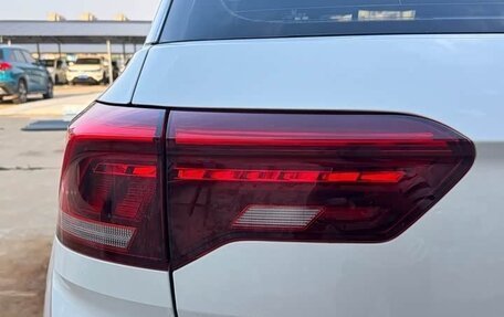 Volkswagen T-Roc I, 2022 год, 2 570 000 рублей, 8 фотография