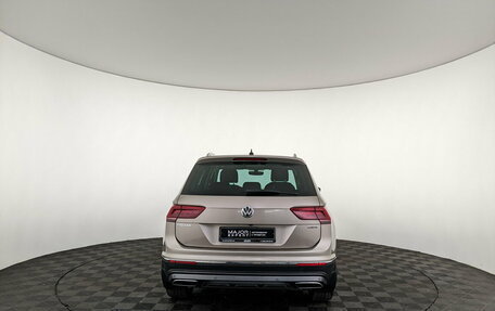 Volkswagen Tiguan II, 2018 год, 2 955 000 рублей, 6 фотография
