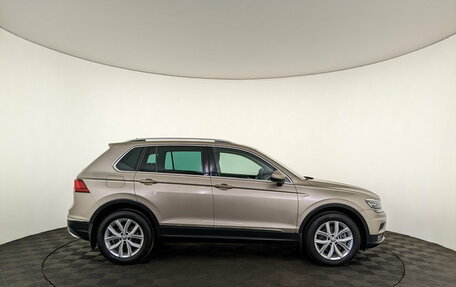 Volkswagen Tiguan II, 2018 год, 2 955 000 рублей, 4 фотография