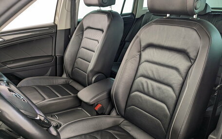 Volkswagen Tiguan II, 2018 год, 2 955 000 рублей, 21 фотография