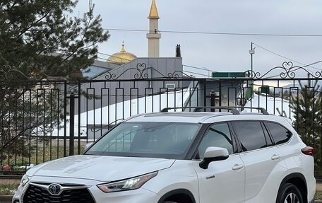 Toyota Highlander, 2020 год, 4 750 000 рублей, 3 фотография