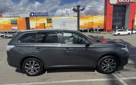 Mitsubishi Outlander III рестайлинг 3, 2014 год, 1 700 000 рублей, 2 фотография