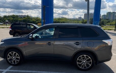 Mitsubishi Outlander III рестайлинг 3, 2014 год, 1 700 000 рублей, 3 фотография