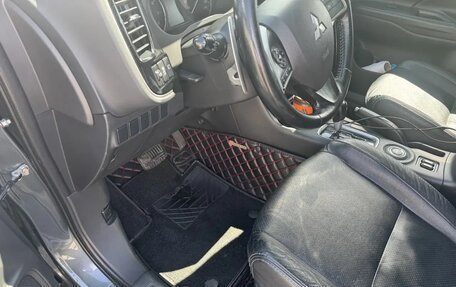 Mitsubishi Outlander III рестайлинг 3, 2014 год, 1 700 000 рублей, 9 фотография