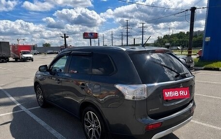 Mitsubishi Outlander III рестайлинг 3, 2014 год, 1 700 000 рублей, 5 фотография