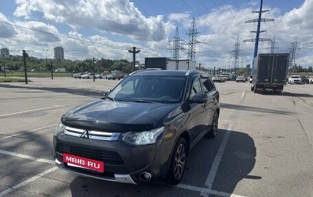 Mitsubishi Outlander III рестайлинг 3, 2014 год, 1 700 000 рублей, 7 фотография