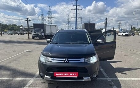 Mitsubishi Outlander III рестайлинг 3, 2014 год, 1 700 000 рублей, 6 фотография