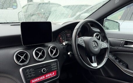 Mercedes-Benz A-Класс, 2018 год, 1 555 000 рублей, 10 фотография
