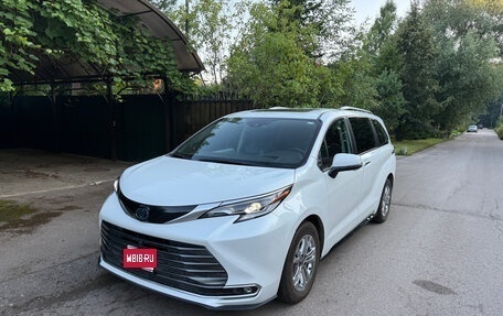 Toyota Sienna, 2022 год, 4 850 000 рублей, 1 фотография
