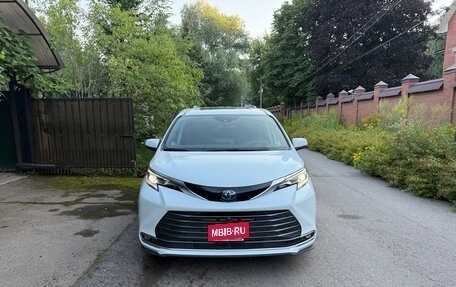 Toyota Sienna, 2022 год, 4 850 000 рублей, 2 фотография