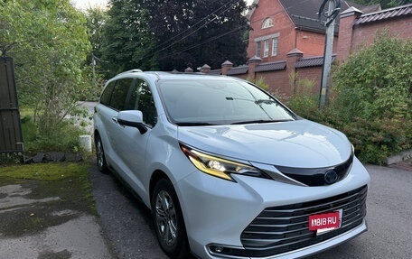 Toyota Sienna, 2022 год, 4 850 000 рублей, 3 фотография