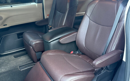 Toyota Sienna, 2022 год, 4 850 000 рублей, 10 фотография