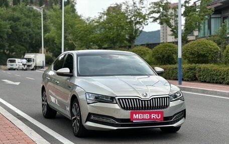 Skoda Superb III рестайлинг, 2023 год, 2 490 000 рублей, 3 фотография