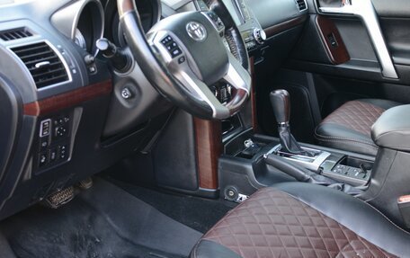 Toyota Land Cruiser Prado 150 рестайлинг 2, 2016 год, 3 800 000 рублей, 13 фотография