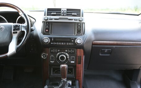 Toyota Land Cruiser Prado 150 рестайлинг 2, 2016 год, 3 800 000 рублей, 19 фотография