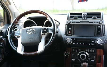 Toyota Land Cruiser Prado 150 рестайлинг 2, 2016 год, 3 800 000 рублей, 20 фотография