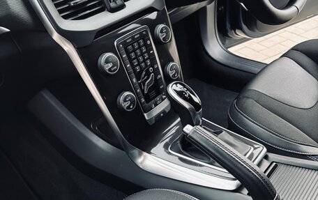 Volvo V40 II рестайлинг, 2018 год, 1 350 000 рублей, 10 фотография