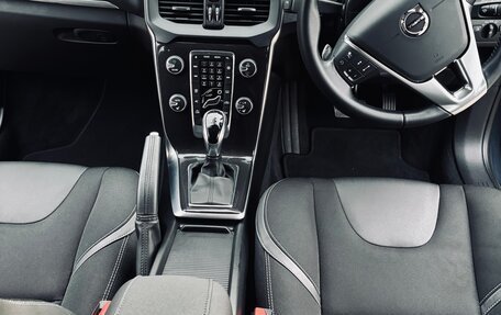 Volvo V40 II рестайлинг, 2018 год, 1 350 000 рублей, 7 фотография