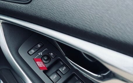 Volvo V40 II рестайлинг, 2018 год, 1 350 000 рублей, 6 фотография