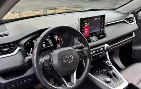 Toyota RAV4, 2021 год, 3 750 000 рублей, 7 фотография