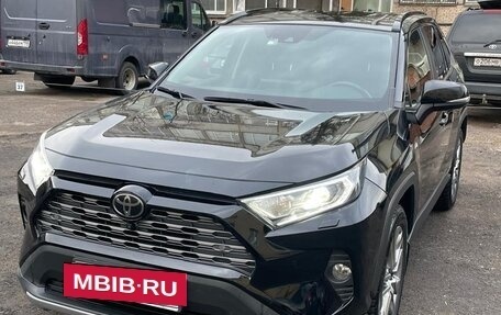 Toyota RAV4, 2021 год, 3 750 000 рублей, 21 фотография