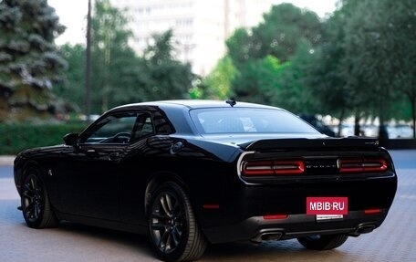 Dodge Challenger III рестайлинг 2, 2021 год, 9 000 000 рублей, 6 фотография