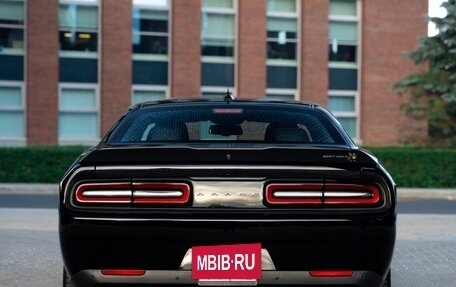 Dodge Challenger III рестайлинг 2, 2021 год, 9 000 000 рублей, 7 фотография
