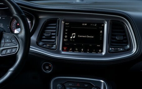 Dodge Challenger III рестайлинг 2, 2021 год, 9 000 000 рублей, 20 фотография