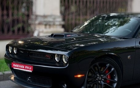 Dodge Challenger III рестайлинг 2, 2021 год, 9 000 000 рублей, 14 фотография
