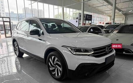 Volkswagen Tiguan II, 2023 год, 2 590 000 рублей, 1 фотография