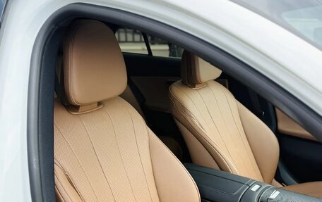 Mercedes-Benz E-Класс, 2024 год, 6 450 000 рублей, 15 фотография