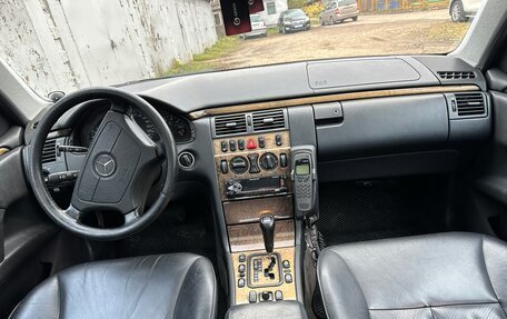 Mercedes-Benz E-Класс, 1999 год, 450 000 рублей, 5 фотография