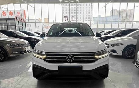 Volkswagen Tiguan II, 2023 год, 2 590 000 рублей, 5 фотография