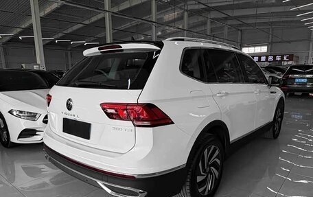 Volkswagen Tiguan II, 2023 год, 2 590 000 рублей, 3 фотография