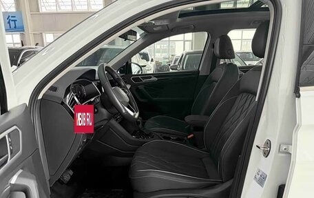Volkswagen Tiguan II, 2023 год, 2 590 000 рублей, 10 фотография