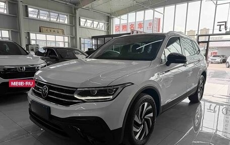 Volkswagen Tiguan II, 2023 год, 2 590 000 рублей, 2 фотография