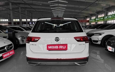 Volkswagen Tiguan II, 2023 год, 2 590 000 рублей, 6 фотография