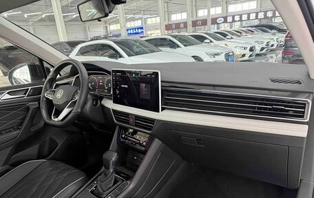 Volkswagen Tiguan II, 2023 год, 2 590 000 рублей, 18 фотография