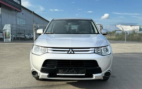 Mitsubishi Outlander III рестайлинг 3, 2014 год, 1 568 800 рублей, 2 фотография
