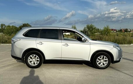 Mitsubishi Outlander III рестайлинг 3, 2014 год, 1 568 800 рублей, 4 фотография