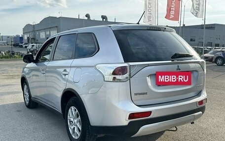 Mitsubishi Outlander III рестайлинг 3, 2014 год, 1 568 800 рублей, 7 фотография