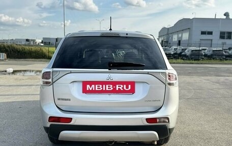 Mitsubishi Outlander III рестайлинг 3, 2014 год, 1 568 800 рублей, 6 фотография