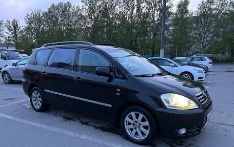 Toyota Avensis Verso I рестайлинг, 2003 год, 530 000 рублей, 3 фотография
