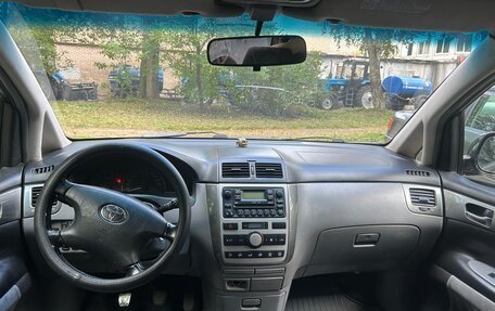 Toyota Avensis Verso I рестайлинг, 2003 год, 530 000 рублей, 9 фотография