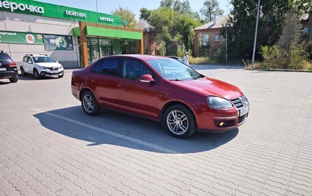 Volkswagen Jetta VI, 2010 год, 850 000 рублей, 2 фотография